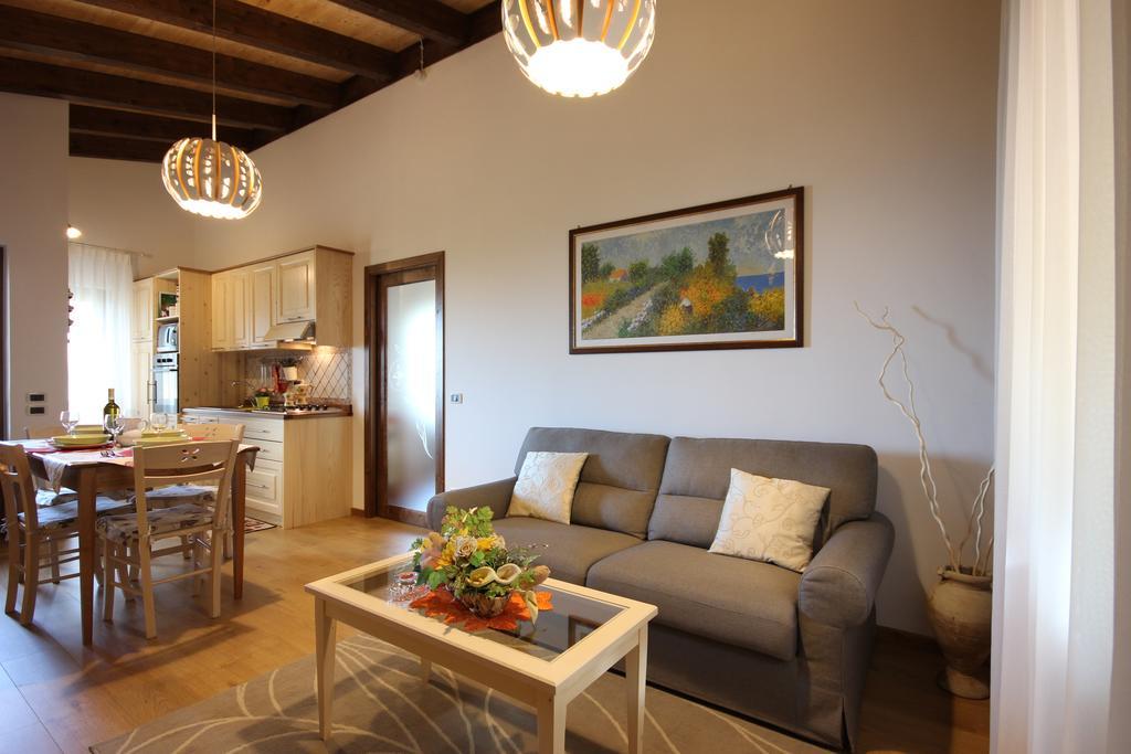 Residence Villa Rosi Laureana Cilento Rum bild