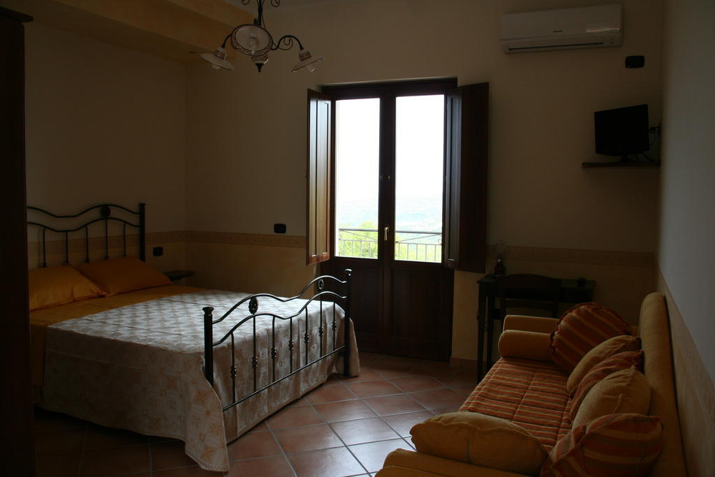 Residence Villa Rosi Laureana Cilento Rum bild