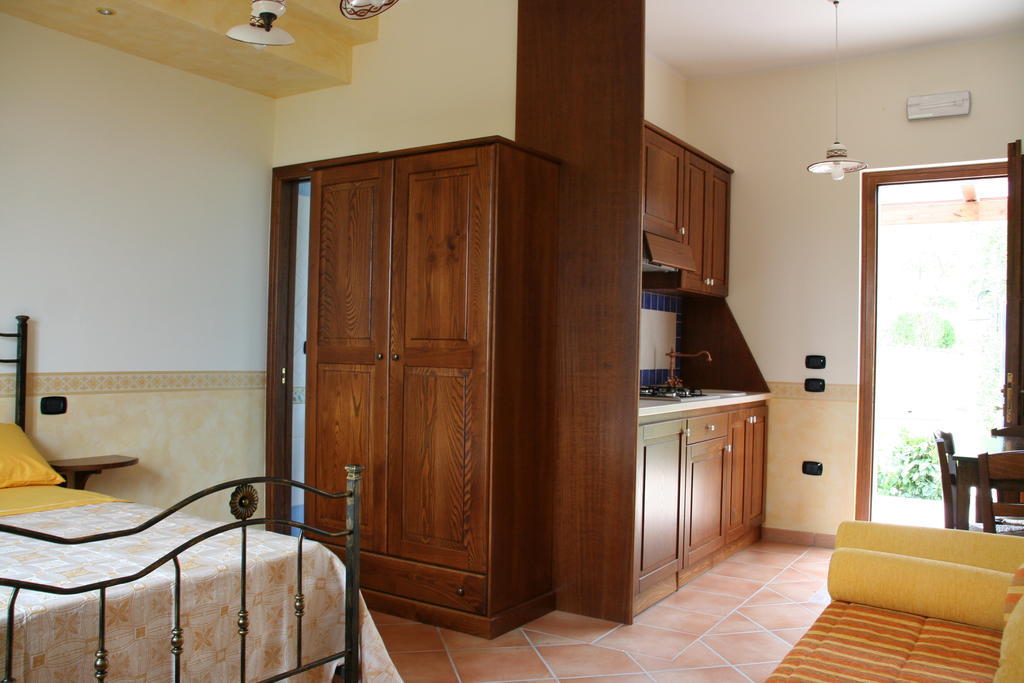 Residence Villa Rosi Laureana Cilento Rum bild